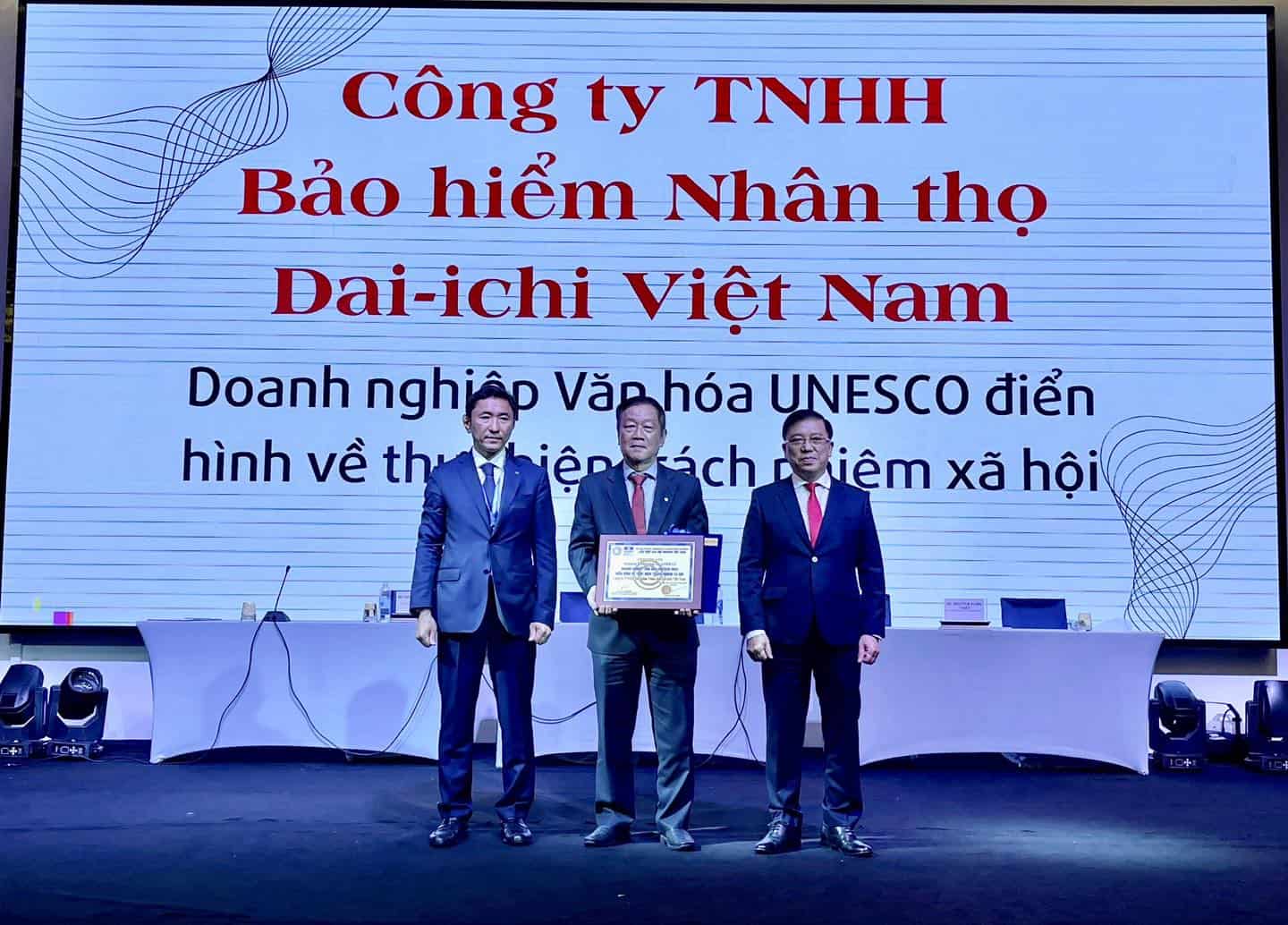 Dai-ichi Life Việt Nam vinh dự nhận giải thưởng lớn từ Liên hiệp các hội UNESCO